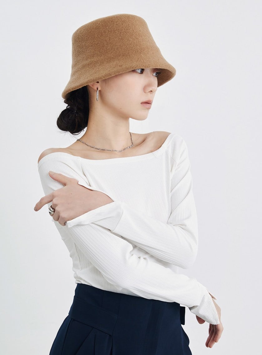 方領坑條合身針織上衣